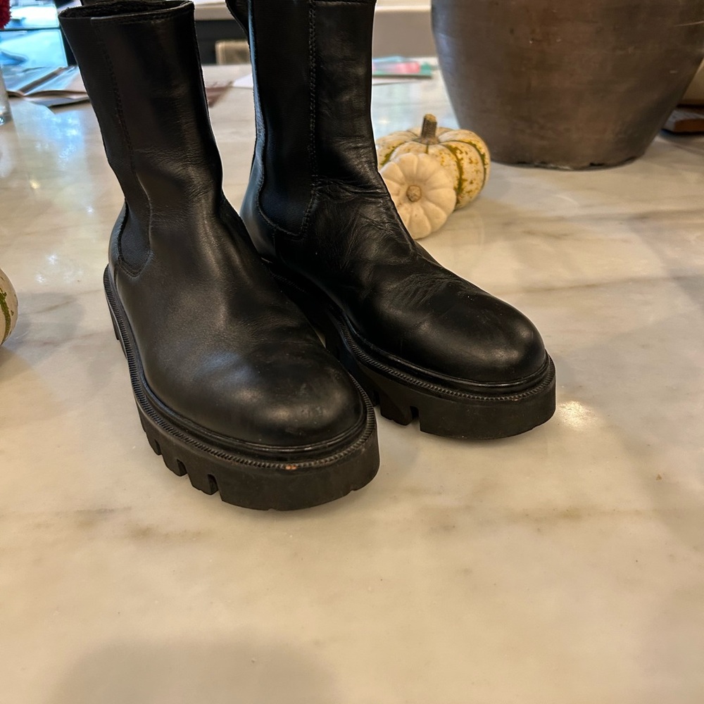 KOIO Sleek Black Women's Combat Boots size 8
Great condition